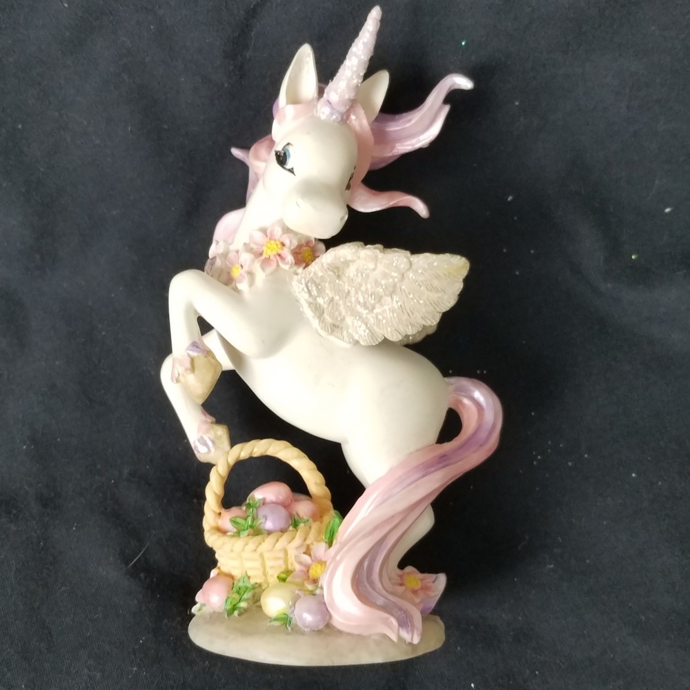Rainbow Dreams Unicorn Hamilton Egg-stra Figurine‎ MonthlyCollection
